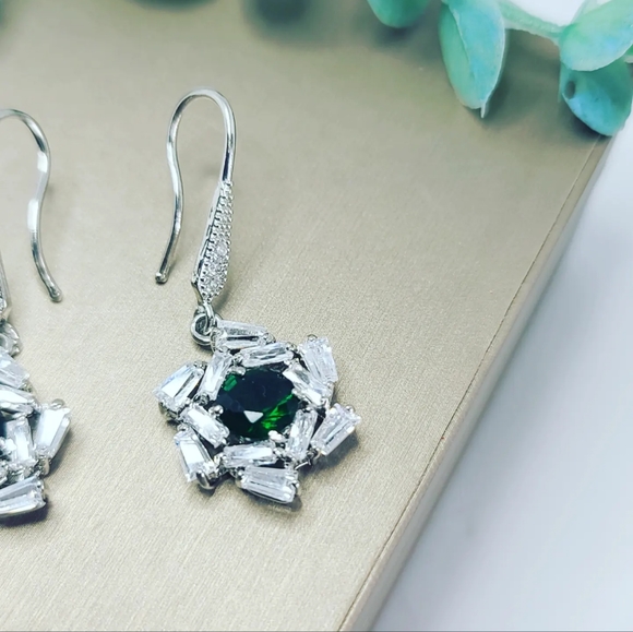 Green Zirconia earring - Picture 2 of 4